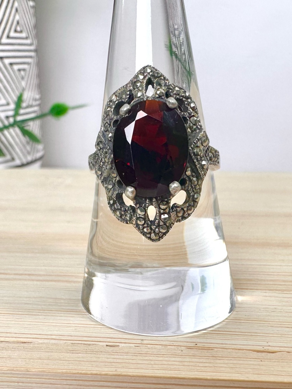 ♥️Vintage Sterling Silver and Garnet Ring Size 8